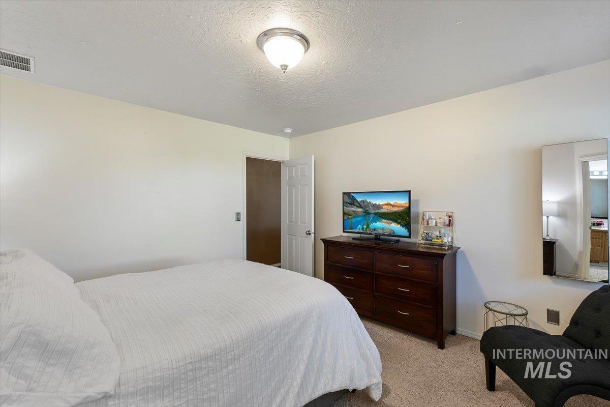 3967 N Longabaugh Ave, Meridian, Idaho 83646-5329, 3 Bedrooms, 2 Bathrooms, Residential For Sale, Price $444,900, 98983154