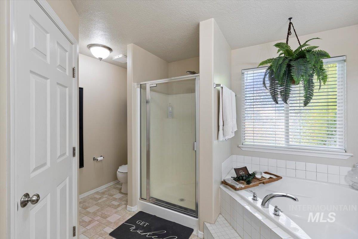 3967 N Longabaugh Ave, Meridian, Idaho 83646-5329, 3 Bedrooms, 2 Bathrooms, Residential For Sale, Price $444,900, 98983154