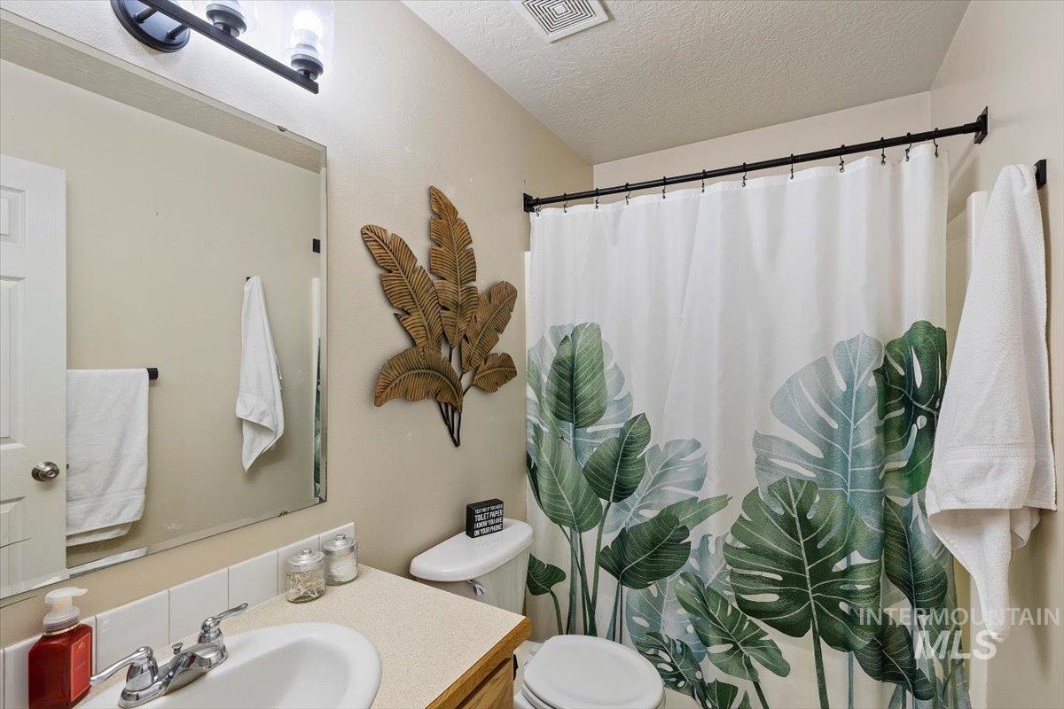 3967 N Longabaugh Ave, Meridian, Idaho 83646-5329, 3 Bedrooms, 2 Bathrooms, Residential For Sale, Price $444,900, 98983154