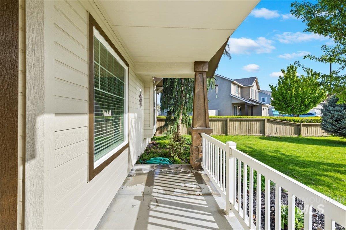 3967 N Longabaugh Ave, Meridian, Idaho 83646-5329, 3 Bedrooms, 2 Bathrooms, Residential For Sale, Price $444,900, 98983154