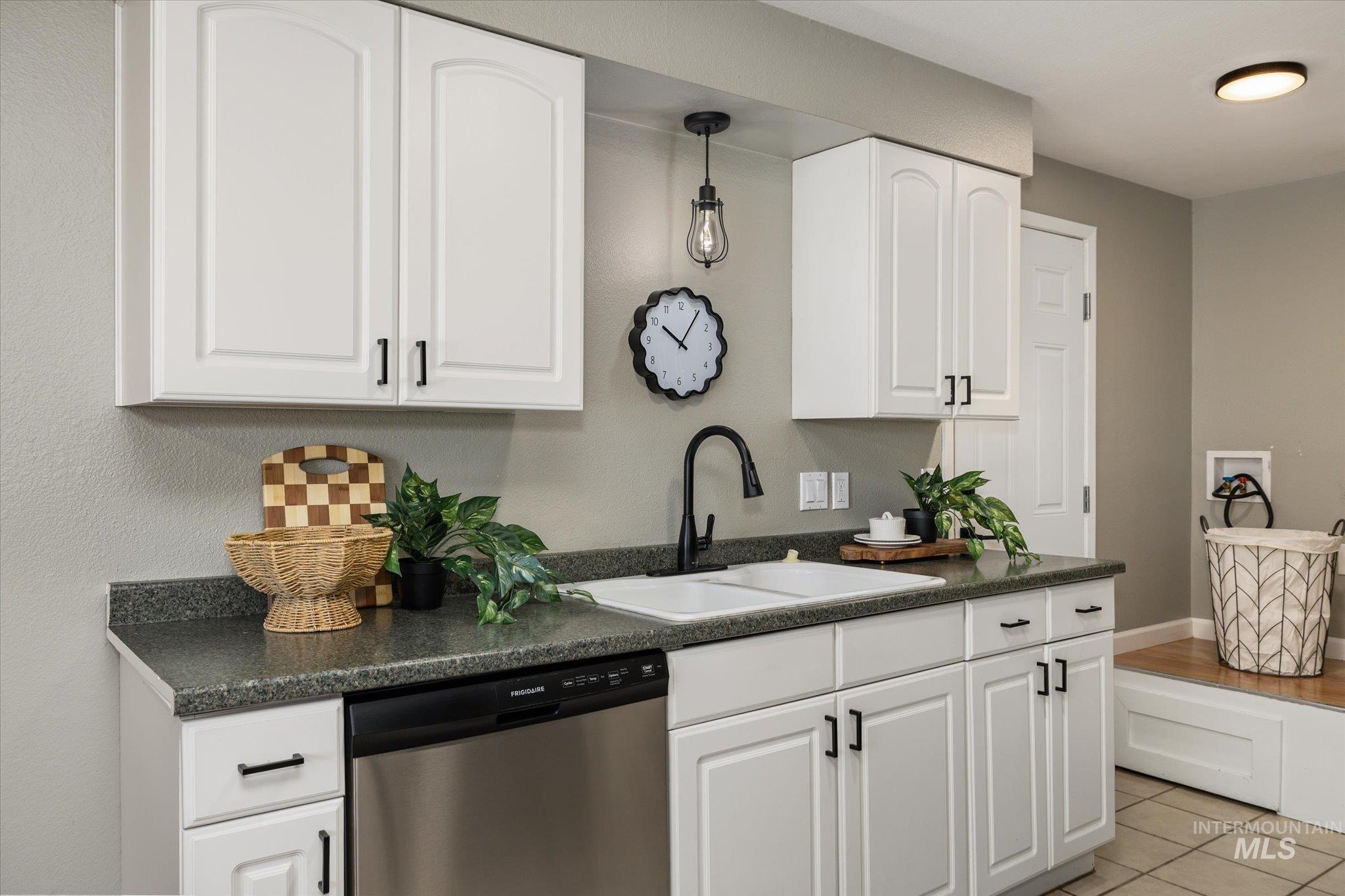 4326 W Plum St, Boise, Idaho 83703, 3 Bedrooms, 1.5 Bathrooms, Residential For Sale, Price $400,000, 98983157