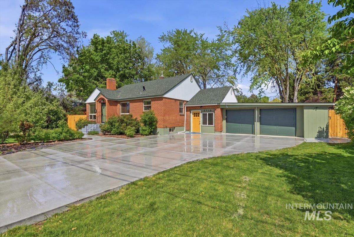6710 W Ustick, Boise, Idaho 83704, 3 Bedrooms, 2 Bathrooms, Residential For Sale, Price $795,000, 98983158