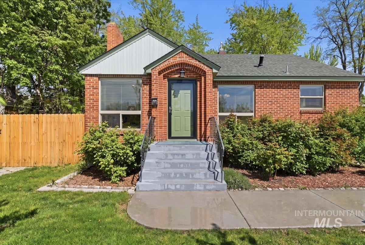 6710 W Ustick, Boise, Idaho 83704, 3 Bedrooms, 2 Bathrooms, Residential For Sale, Price $795,000, 98983158