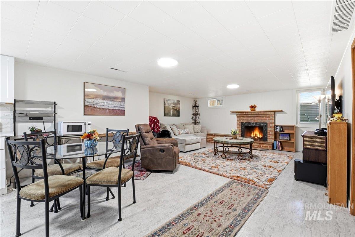 6710 W Ustick, Boise, Idaho 83704, 3 Bedrooms, 2 Bathrooms, Residential For Sale, Price $795,000, 98983158