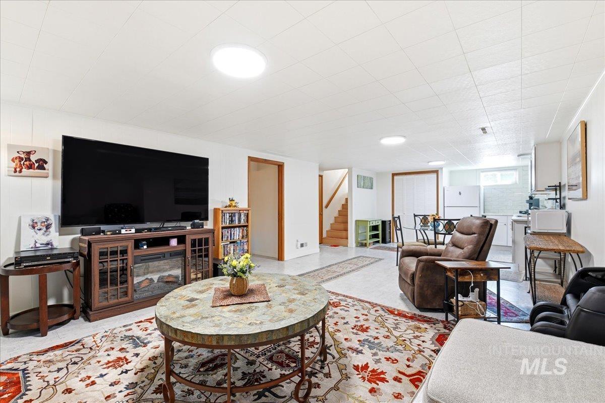 6710 W Ustick, Boise, Idaho 83704, 3 Bedrooms, 2 Bathrooms, Residential For Sale, Price $795,000, 98983158