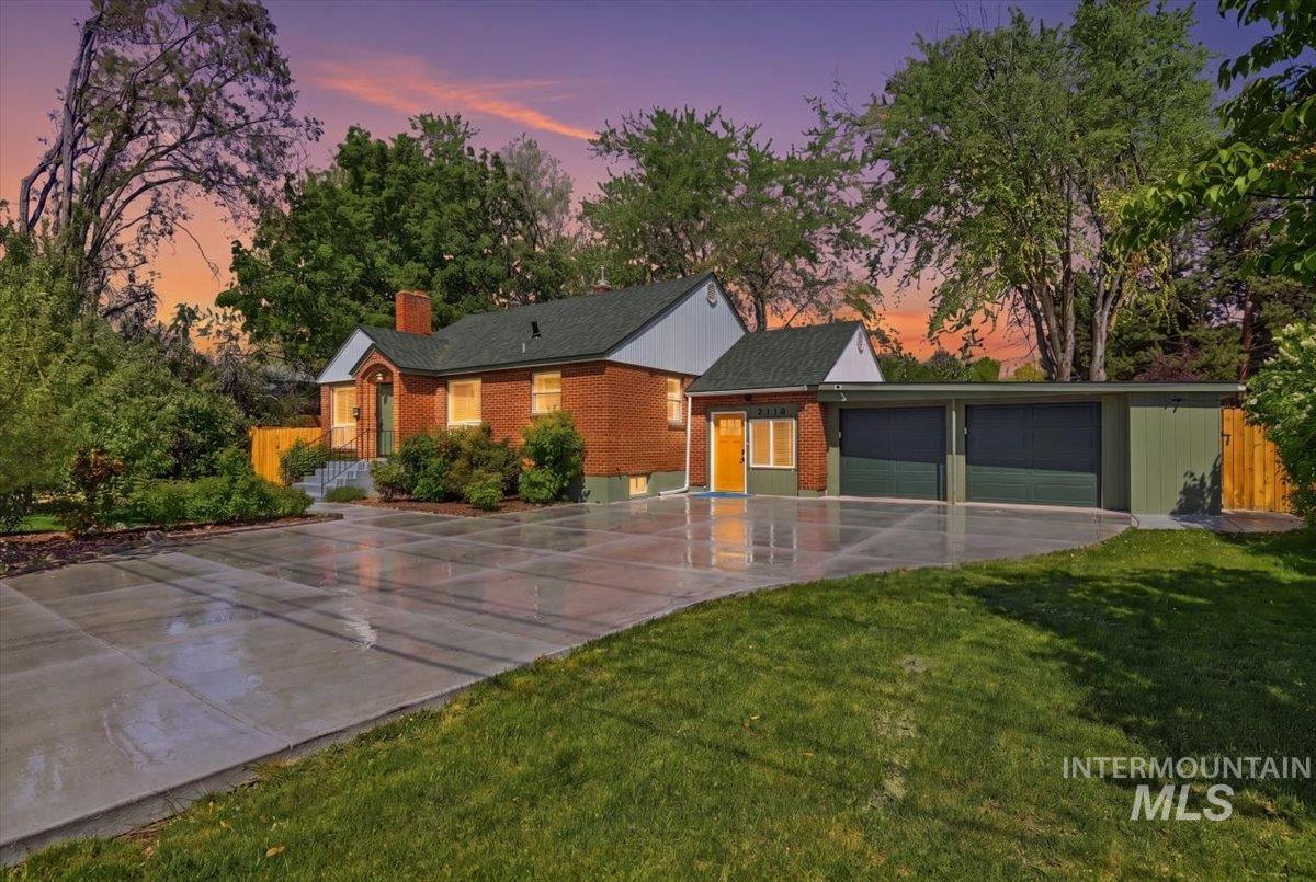 6710 W Ustick, Boise, Idaho 83704, 3 Bedrooms, 2 Bathrooms, Residential For Sale, Price $795,000, 98983158