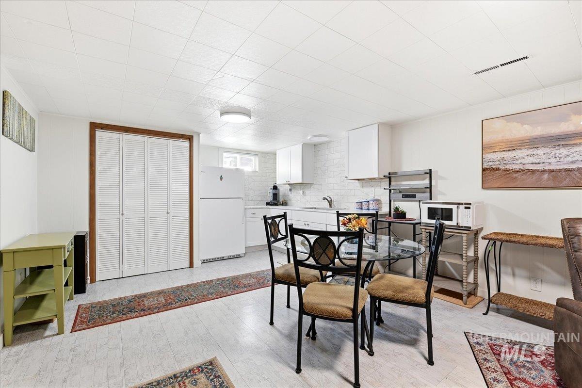 6710 W Ustick, Boise, Idaho 83704, 3 Bedrooms, 2 Bathrooms, Residential For Sale, Price $795,000, 98983158