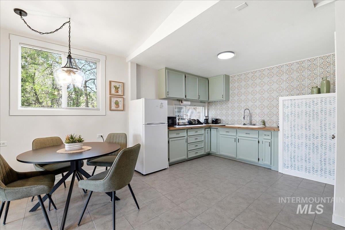 6710 W Ustick, Boise, Idaho 83704, 3 Bedrooms, 2 Bathrooms, Residential For Sale, Price $795,000, 98983158