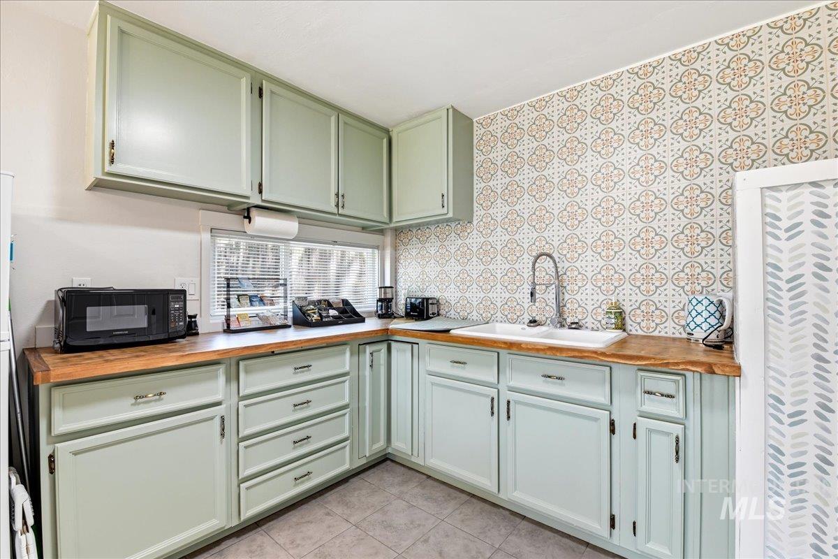 6710 W Ustick, Boise, Idaho 83704, 3 Bedrooms, 2 Bathrooms, Residential For Sale, Price $795,000, 98983158