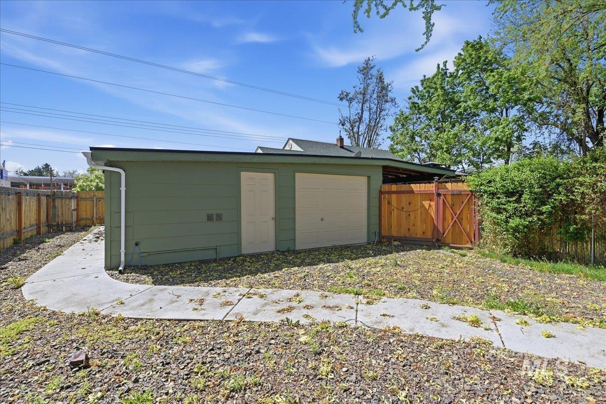 6710 W Ustick, Boise, Idaho 83704, 3 Bedrooms, 2 Bathrooms, Residential For Sale, Price $795,000, 98983158