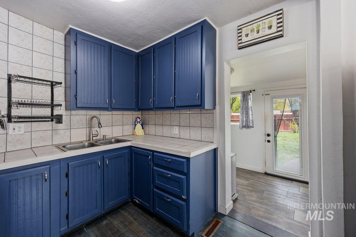 460 6th Ave N, Twin Falls, Idaho 83301, 2 Bedrooms, 1 Bathroom, Residential For Sale, Price $239,000,MLS 98983164