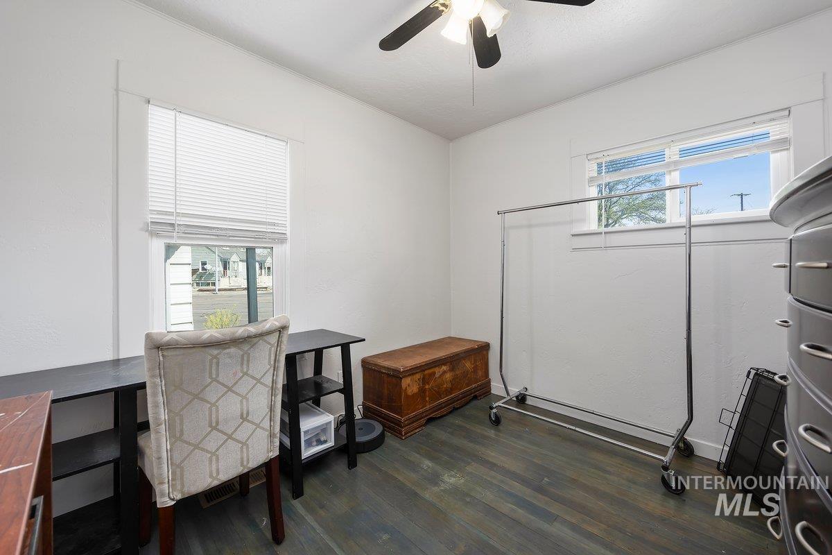 460 6th Ave N, Twin Falls, Idaho 83301, 2 Bedrooms, 1 Bathroom, Residential For Sale, Price $239,000,MLS 98983164