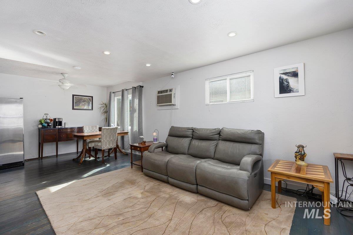 460 6th Ave N, Twin Falls, Idaho 83301, 2 Bedrooms, 1 Bathroom, Residential For Sale, Price $239,000,MLS 98983164