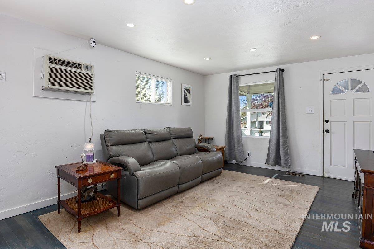 460 6th Ave N, Twin Falls, Idaho 83301, 2 Bedrooms, 1 Bathroom, Residential For Sale, Price $239,000,MLS 98983164