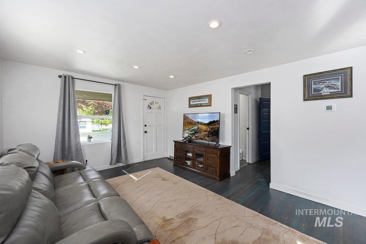 460 6th Ave N, Twin Falls, Idaho 83301, 2 Bedrooms, 1 Bathroom, Residential For Sale, Price $239,000,MLS 98983164