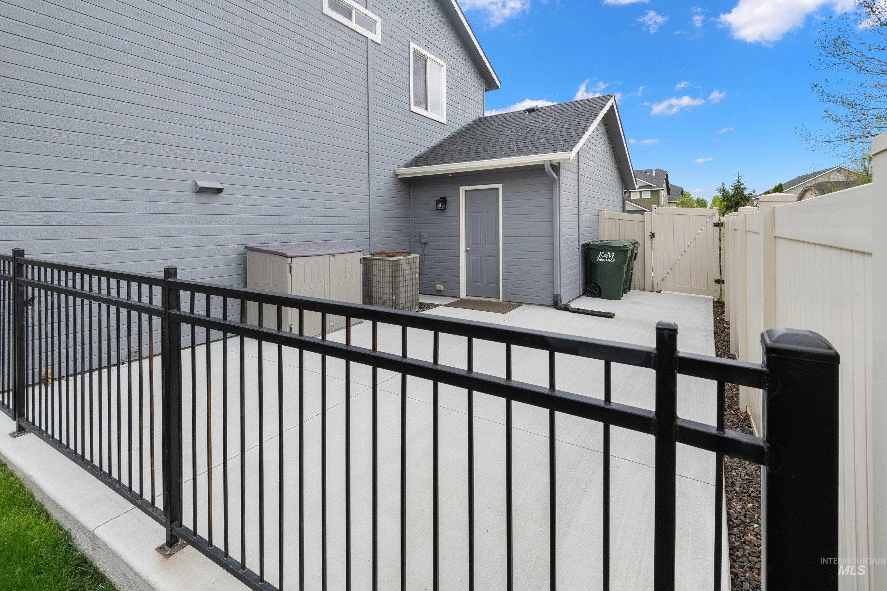1715 N Firebrick Dr, Kuna, Idaho 83634-5027, 4 Bedrooms, 2.5 Bathrooms, Residential For Sale, Price $479,000,MLS 98983167