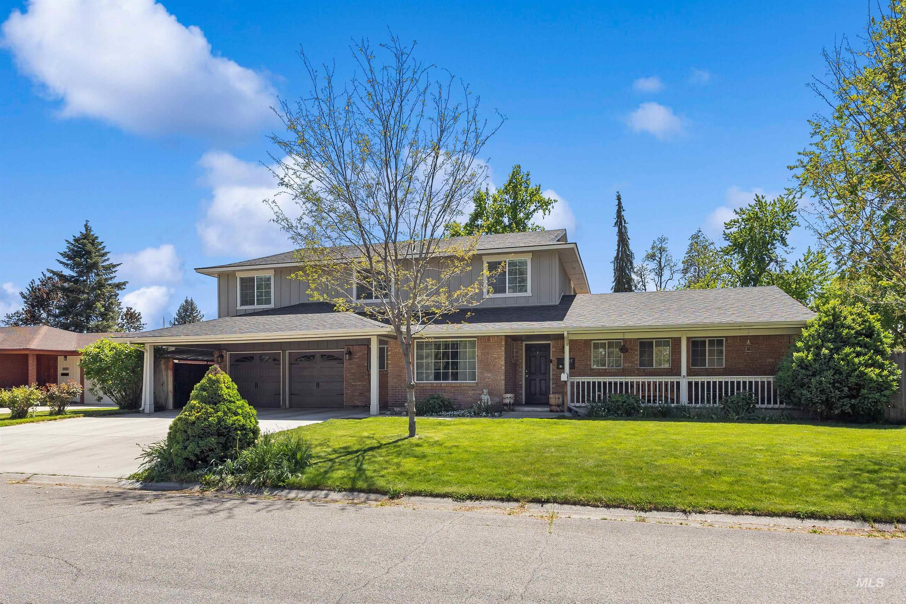 2425 N Redway Road, Boise, Idaho 83704, 7 Bedrooms, 5 Bathrooms, Residential For Sale, Price $829,000,MLS 98983168