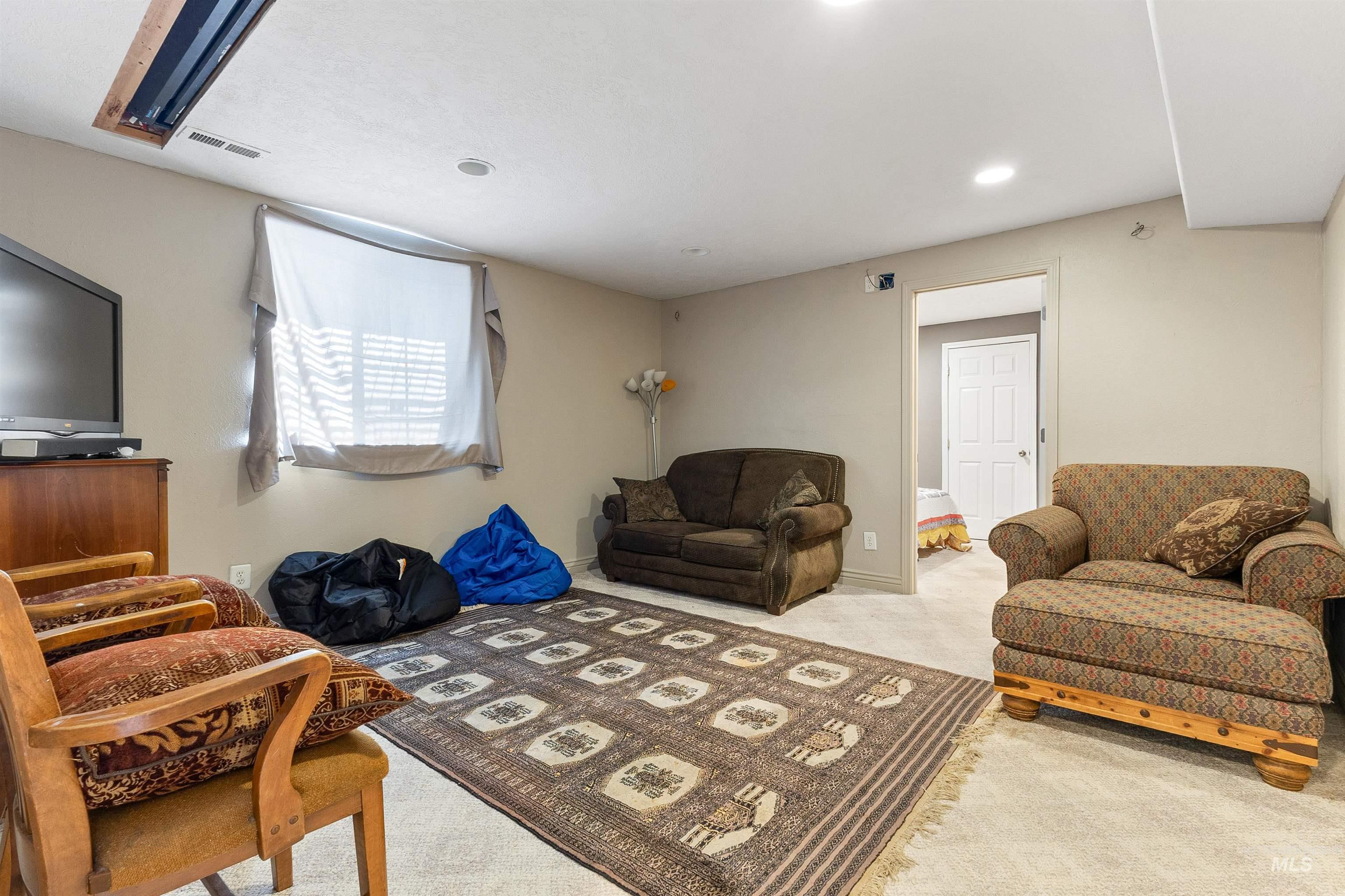 2425 N Redway Road, Boise, Idaho 83704, 7 Bedrooms, 5 Bathrooms, Residential For Sale, Price $829,000,MLS 98983168