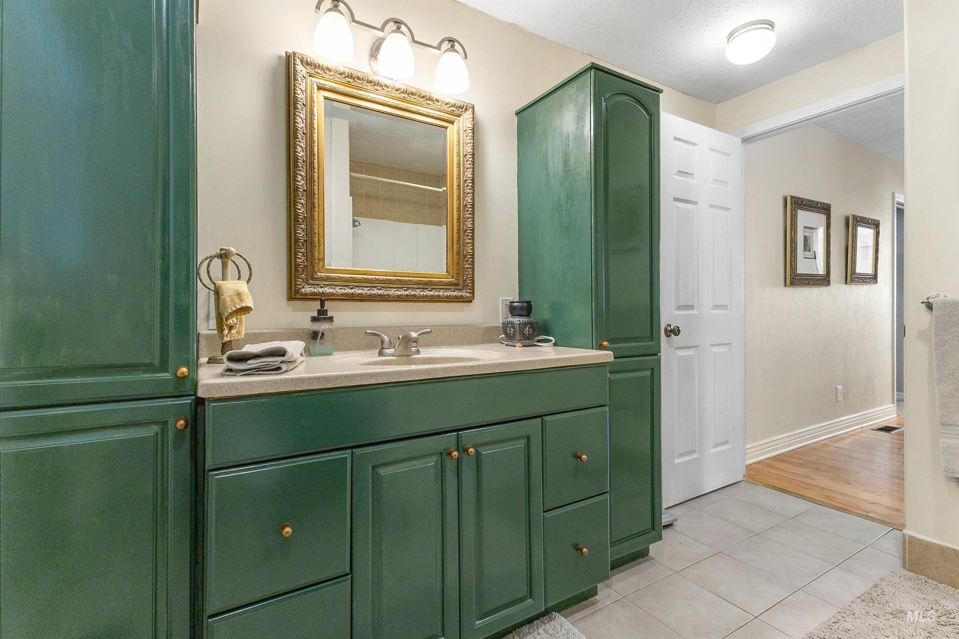 2425 N Redway Road, Boise, Idaho 83704, 7 Bedrooms, 5 Bathrooms, Residential For Sale, Price $829,000,MLS 98983168
