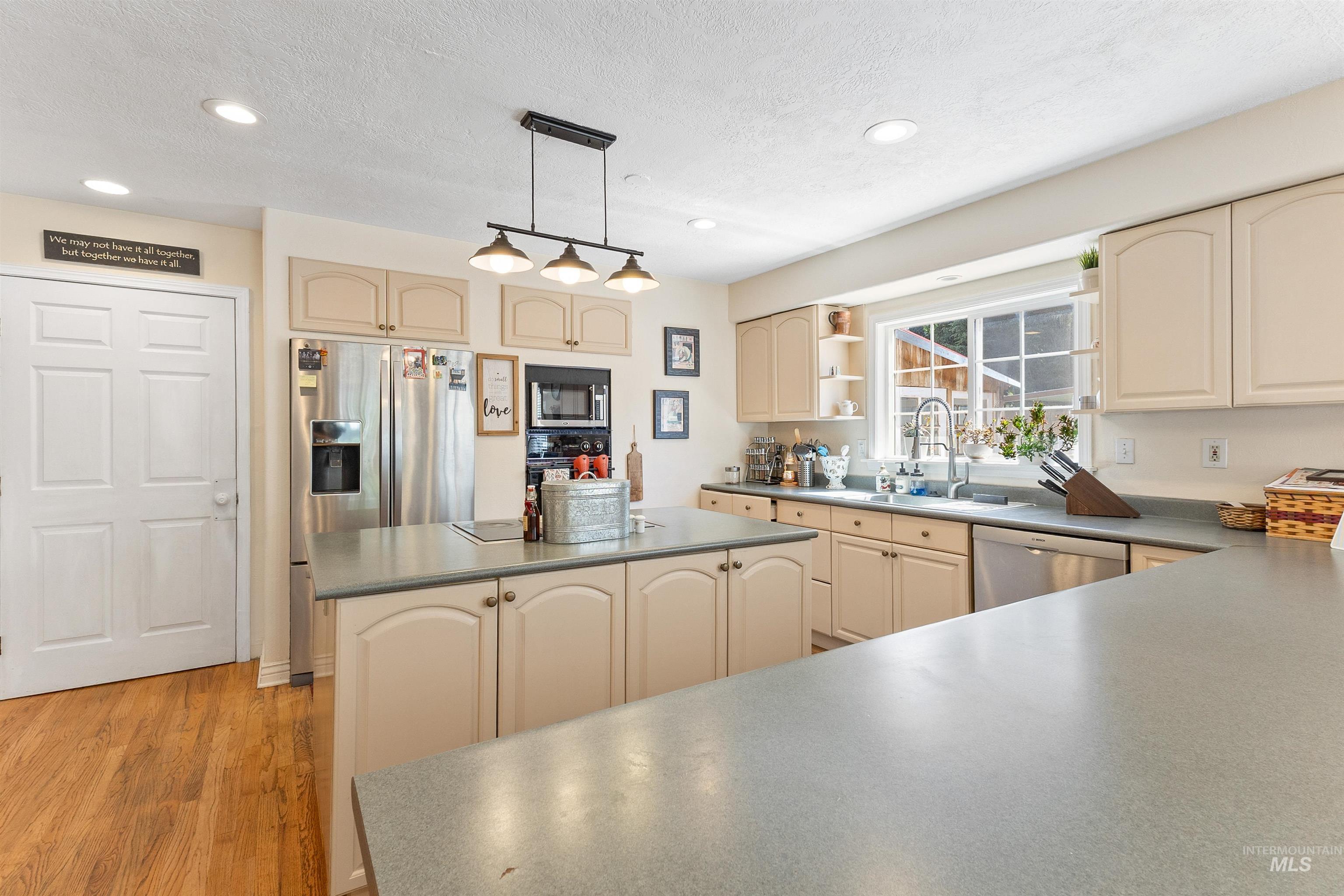 2425 N Redway Road, Boise, Idaho 83704, 7 Bedrooms, 5 Bathrooms, Residential For Sale, Price $829,000,MLS 98983168