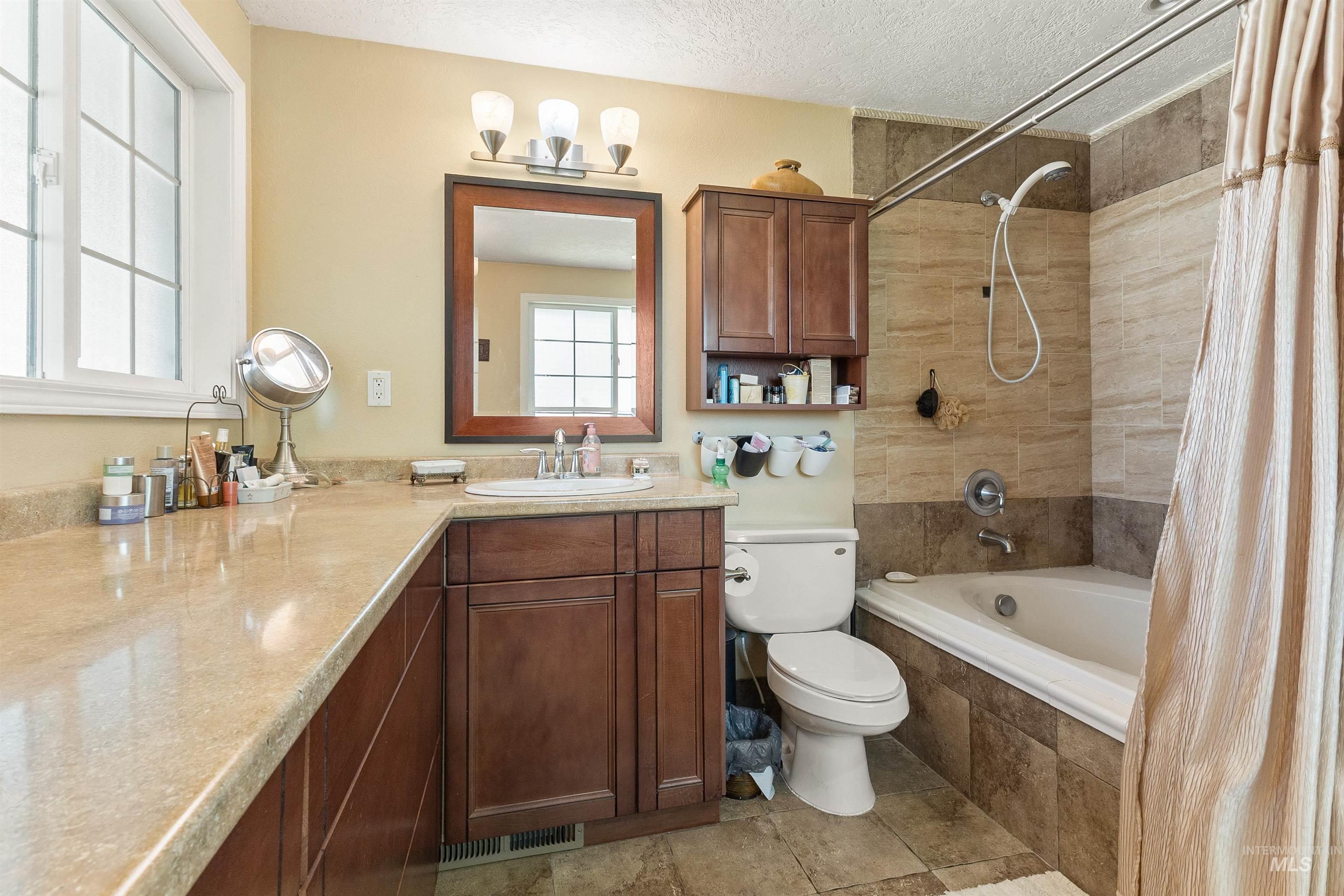 2425 N Redway Road, Boise, Idaho 83704, 7 Bedrooms, 5 Bathrooms, Residential For Sale, Price $829,000,MLS 98983168