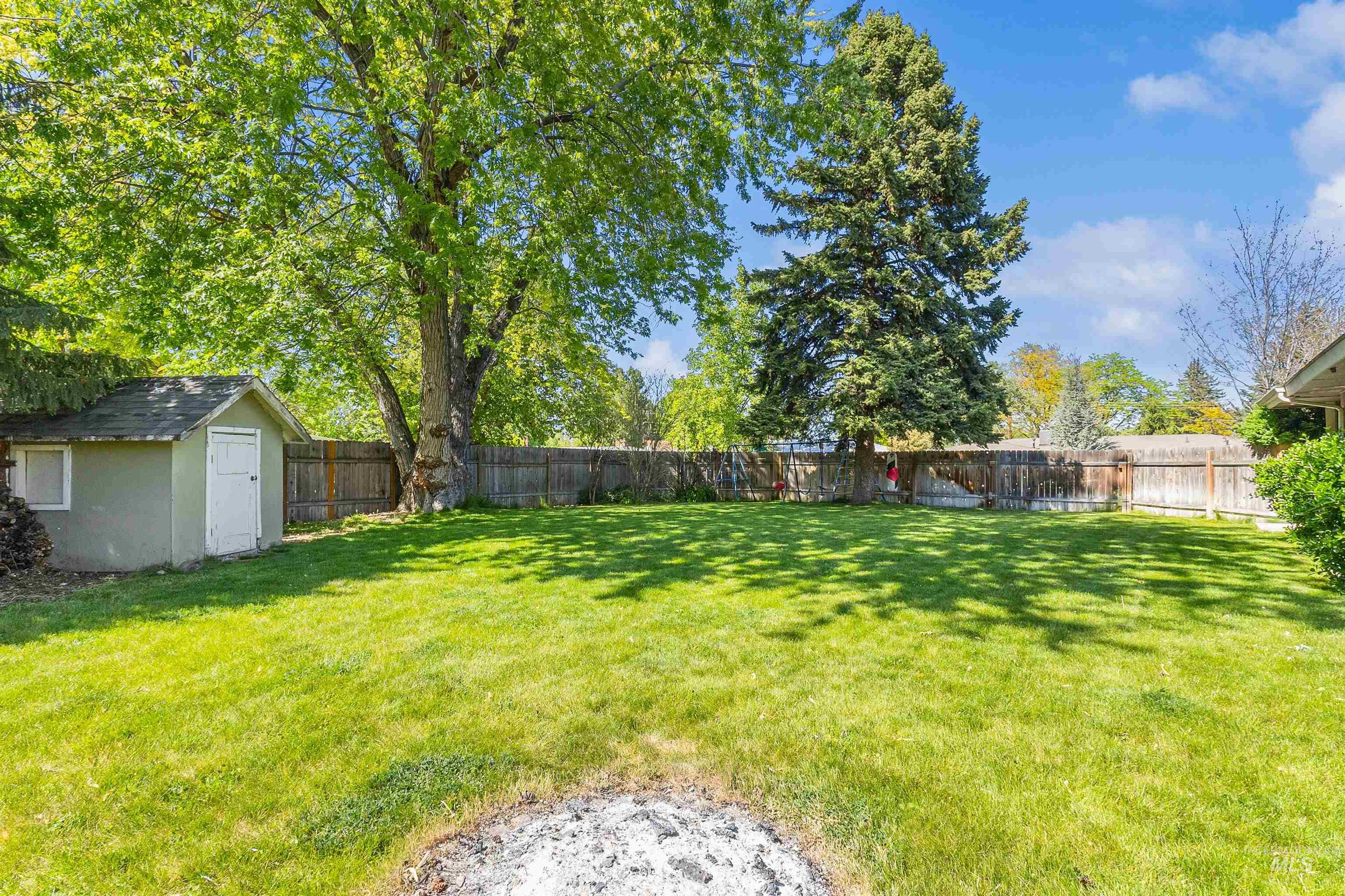 2425 N Redway Road, Boise, Idaho 83704, 7 Bedrooms, 5 Bathrooms, Residential For Sale, Price $829,000,MLS 98983168