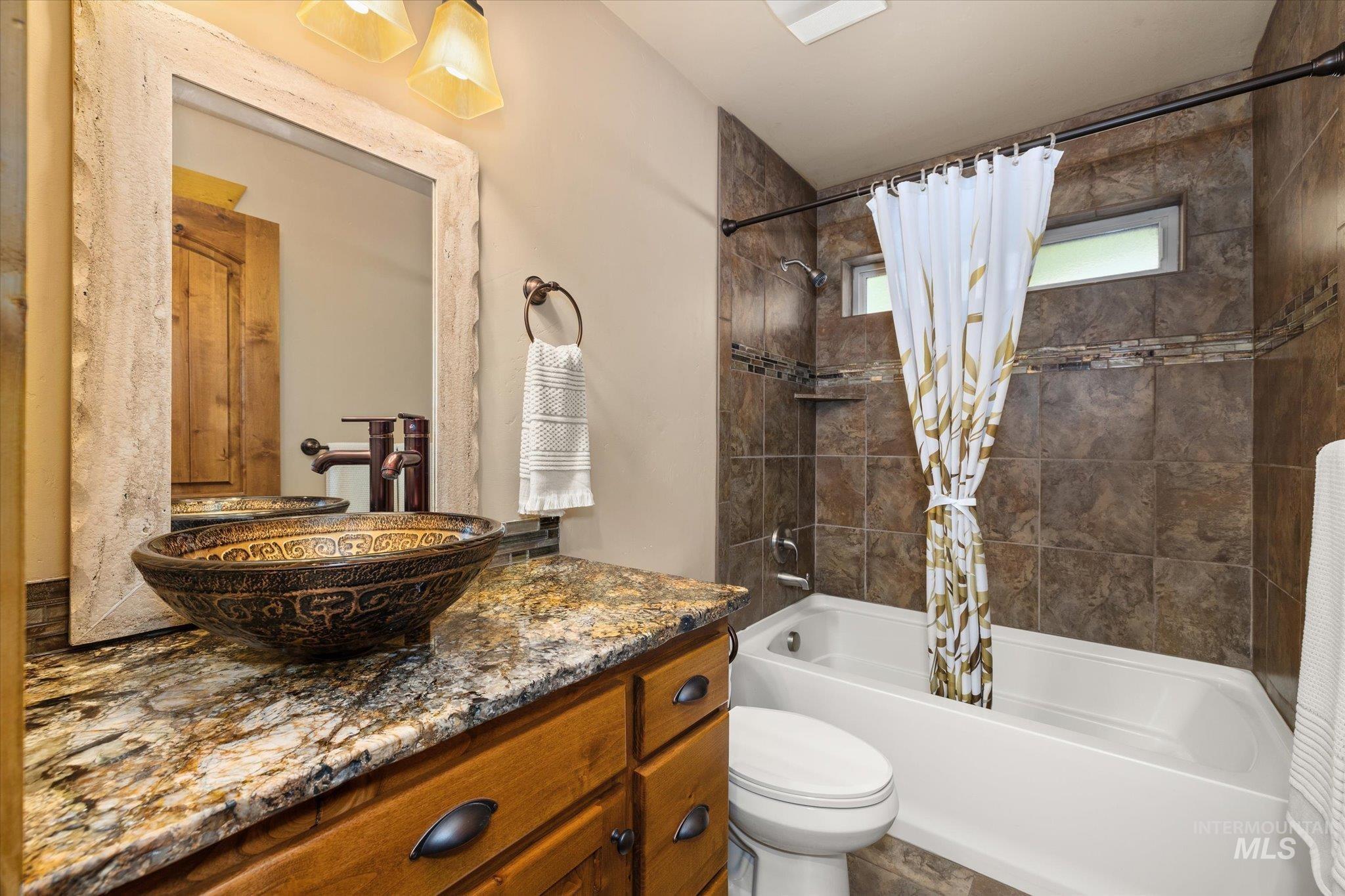 15 Starview Dr., Garden Valley, Idaho 83642, 3 Bedrooms, 2 Bathrooms, Residential For Sale, Price $699,900,MLS 98983171