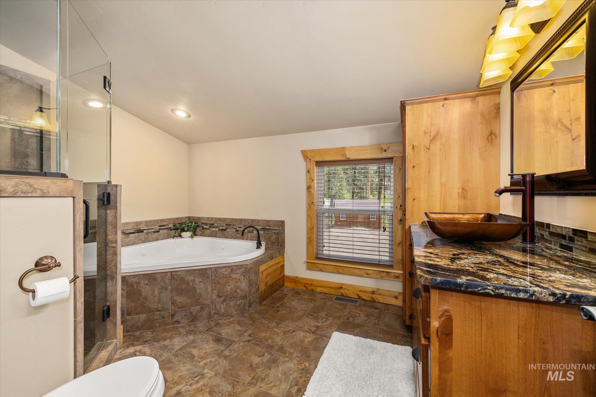 15 Starview Dr., Garden Valley, Idaho 83642, 3 Bedrooms, 2 Bathrooms, Residential For Sale, Price $699,900,MLS 98983171