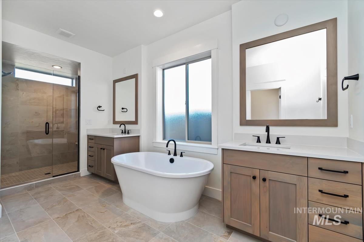 10835 W Barnbougle Ln., Kuna, Idaho 83634, 3 Bedrooms, 3 Bathrooms, Residential For Sale, Price $824,880, 98983172