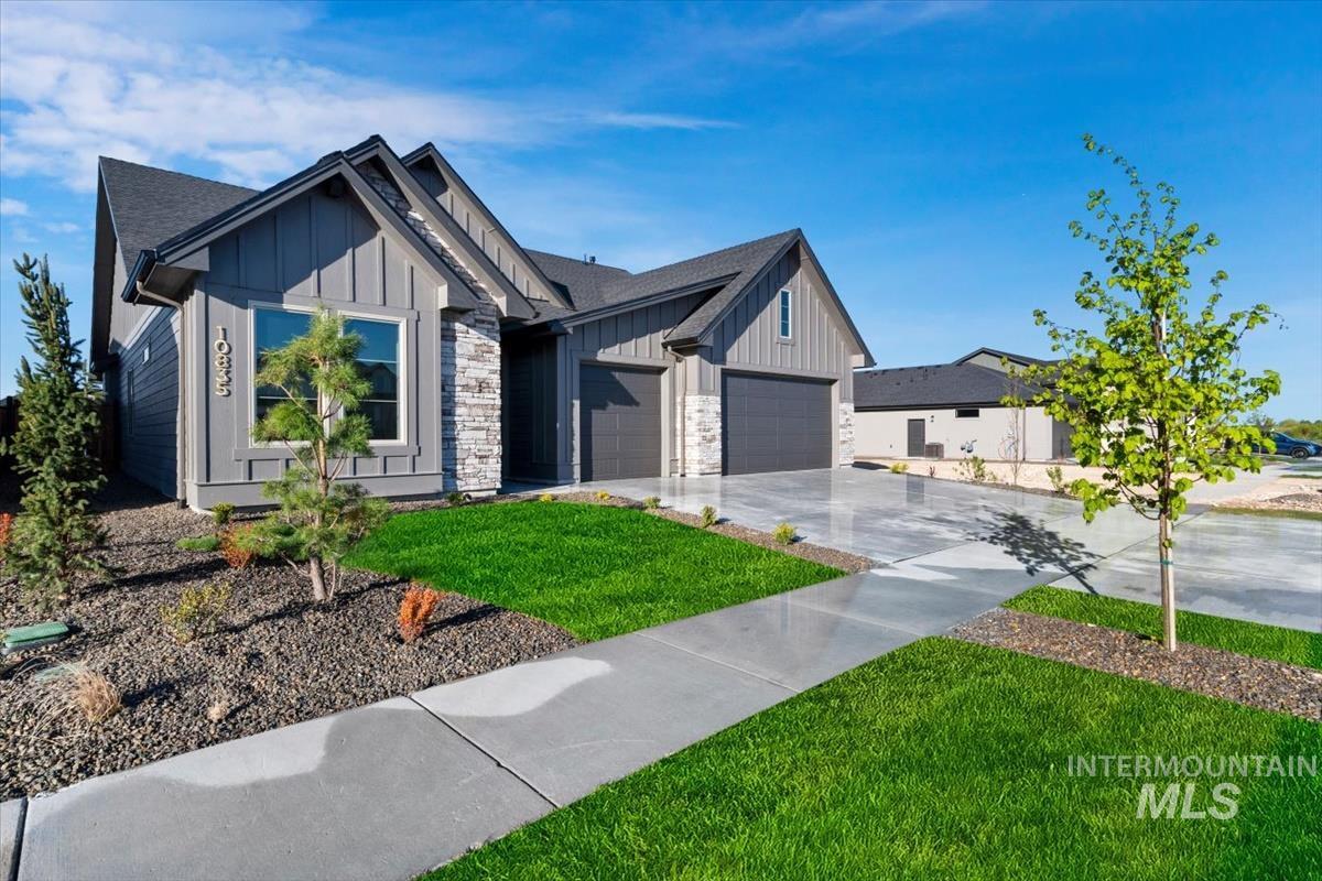 10835 W Barnbougle Ln., Kuna, Idaho 83634, 3 Bedrooms, 3 Bathrooms, Residential For Sale, Price $824,880, 98983172