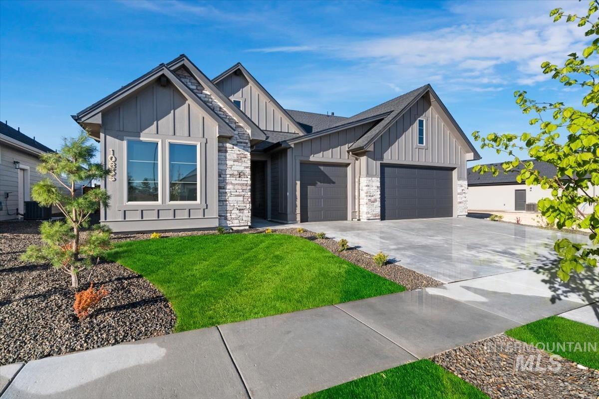 10835 W Barnbougle Ln., Kuna, Idaho 83634, 3 Bedrooms, 3 Bathrooms, Residential For Sale, Price $824,880, 98983172