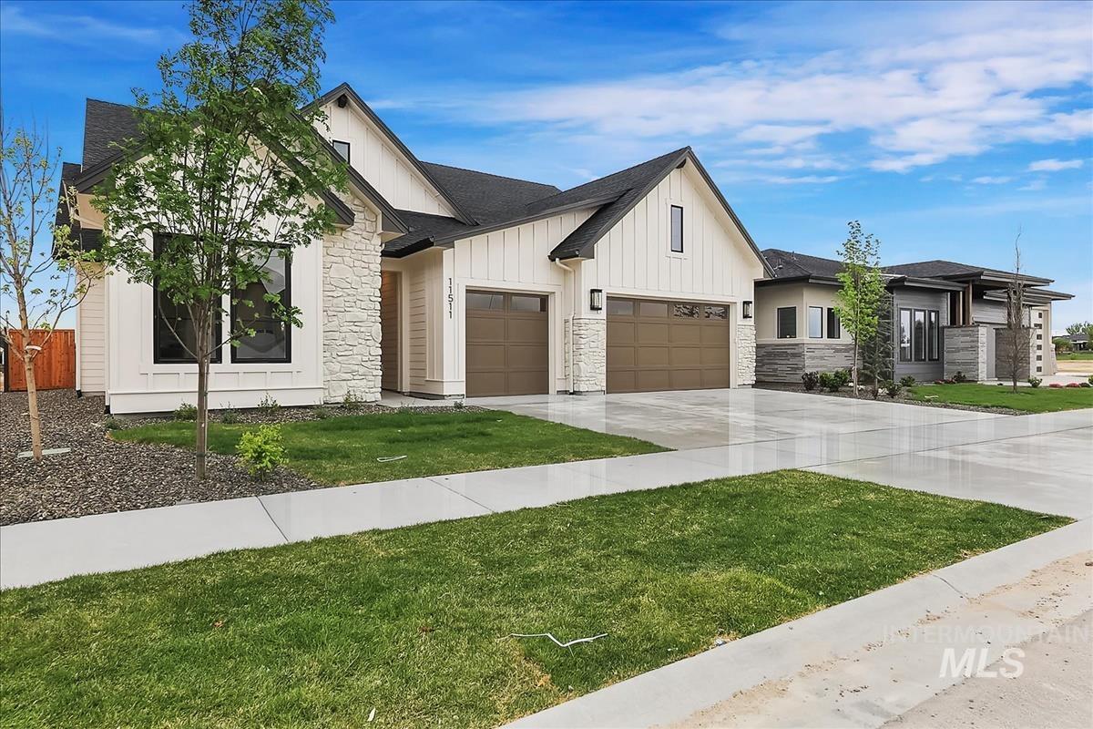 10835 W Barnbougle Ln., Kuna, Idaho 83634, 3 Bedrooms, 3 Bathrooms, Residential For Sale, Price $824,880,MLS 98983172