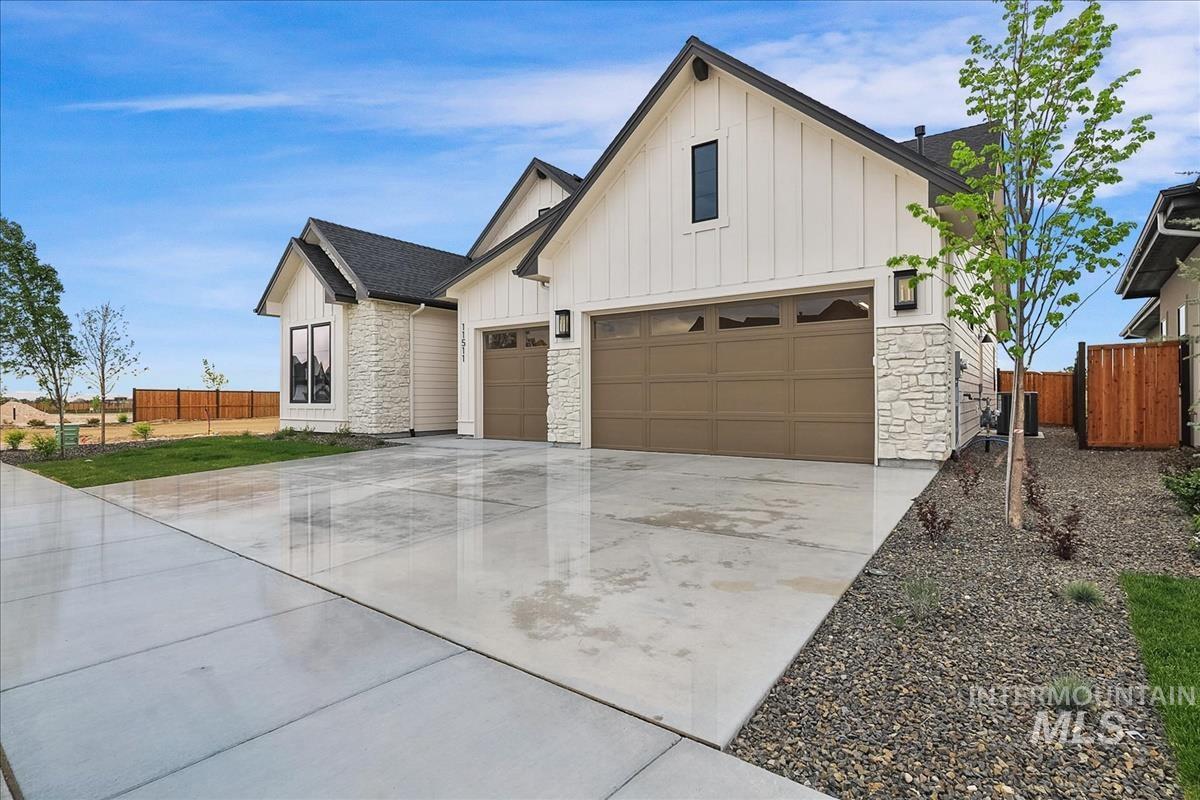 10835 W Barnbougle Ln., Kuna, Idaho 83634, 3 Bedrooms, 3 Bathrooms, Residential For Sale, Price $824,880,MLS 98983172