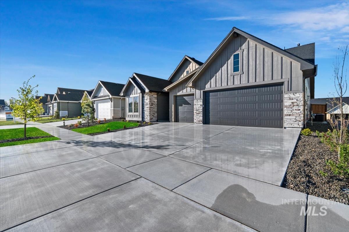 10835 W Barnbougle Ln., Kuna, Idaho 83634, 3 Bedrooms, 3 Bathrooms, Residential For Sale, Price $824,880, 98983172