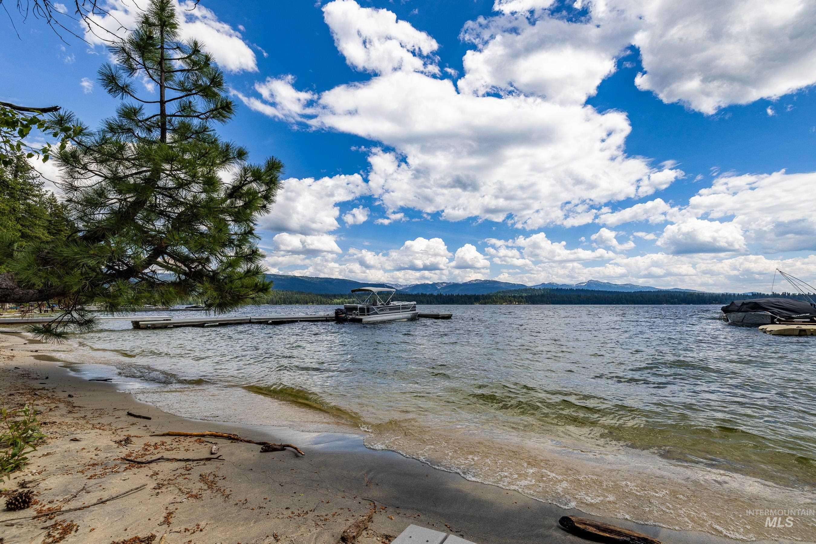 995 Cedar Crest Dr, McCall, Idaho 83638, 3 Bedrooms, 1 Bathroom, Residential For Sale, Price $739,000,MLS 98983174