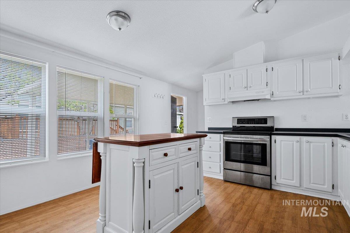 9644 W Woodland Ln, Boise, Idaho 83704, 3 Bedrooms, 2 Bathrooms, Residential For Sale, Price $159,900, 98983176