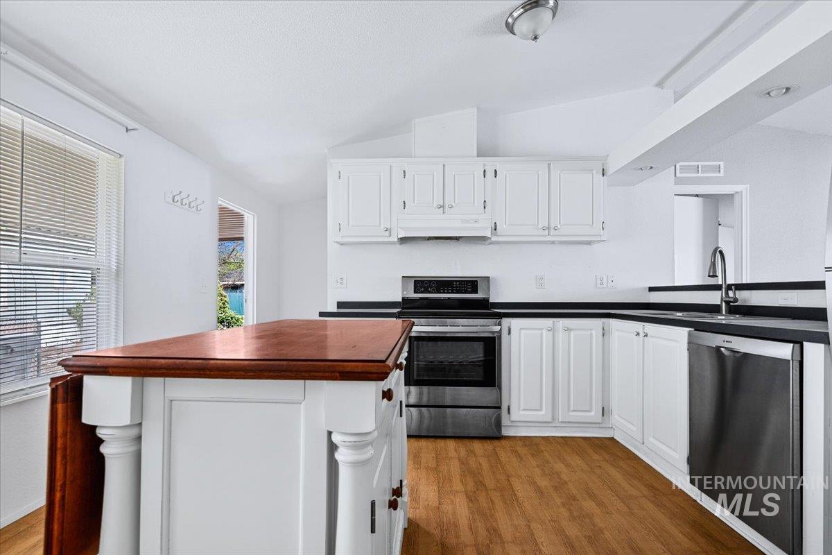 9644 W Woodland Ln, Boise, Idaho 83704, 3 Bedrooms, 2 Bathrooms, Residential For Sale, Price $159,900, 98983176