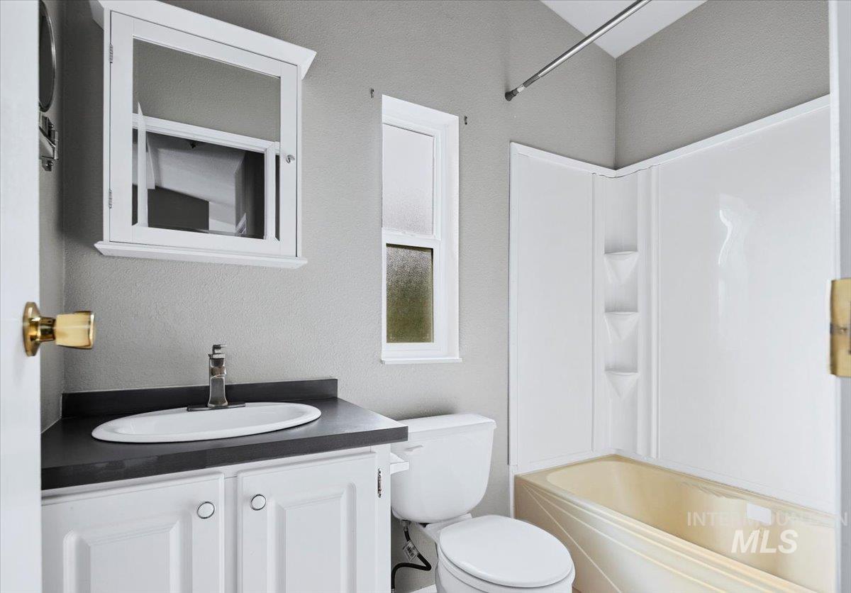 9644 W Woodland Ln, Boise, Idaho 83704, 3 Bedrooms, 2 Bathrooms, Residential For Sale, Price $159,900, 98983176