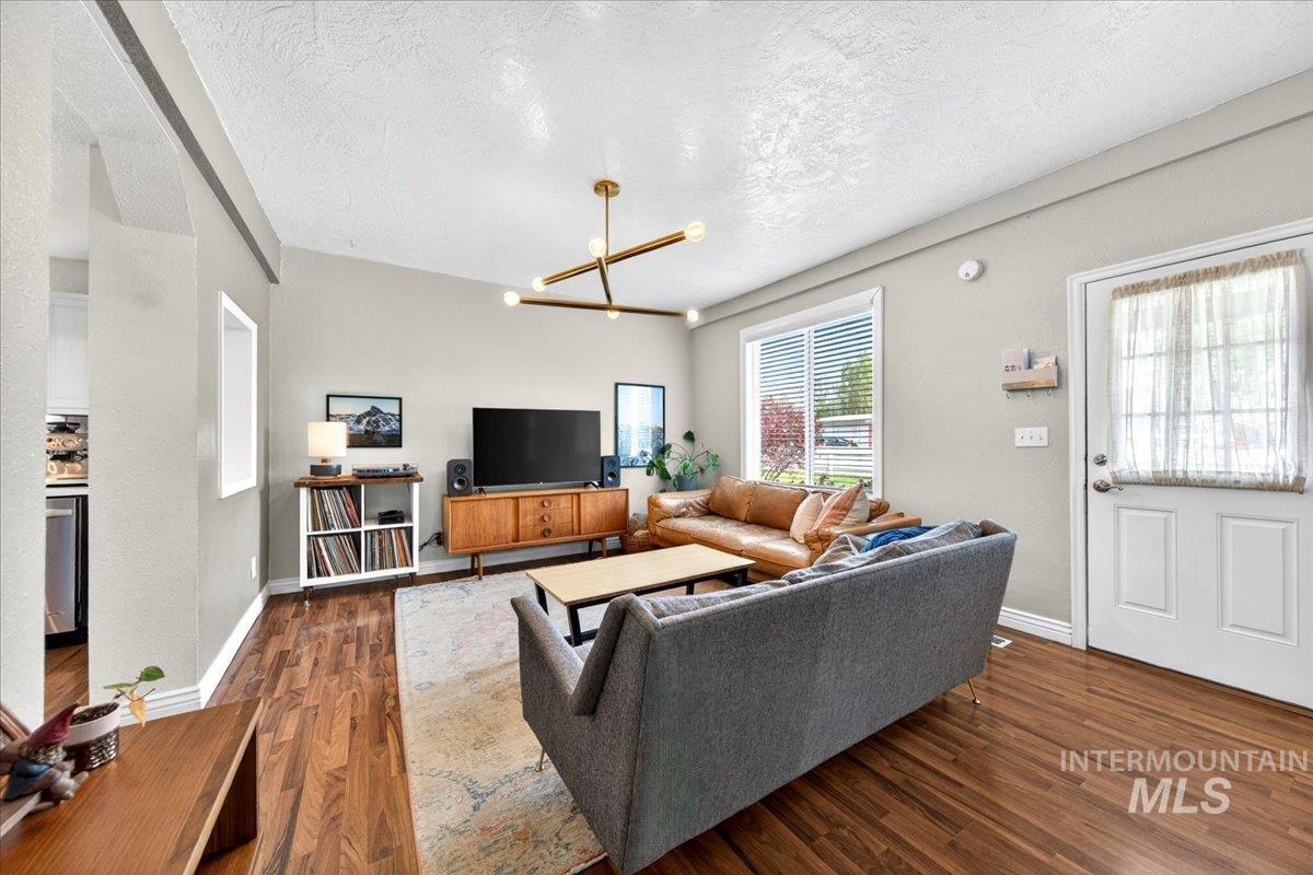 3101 W Targee St, Boise, Idaho 83705, 3 Bedrooms, 2 Bathrooms, Residential For Sale, Price $485,000,MLS 98983178