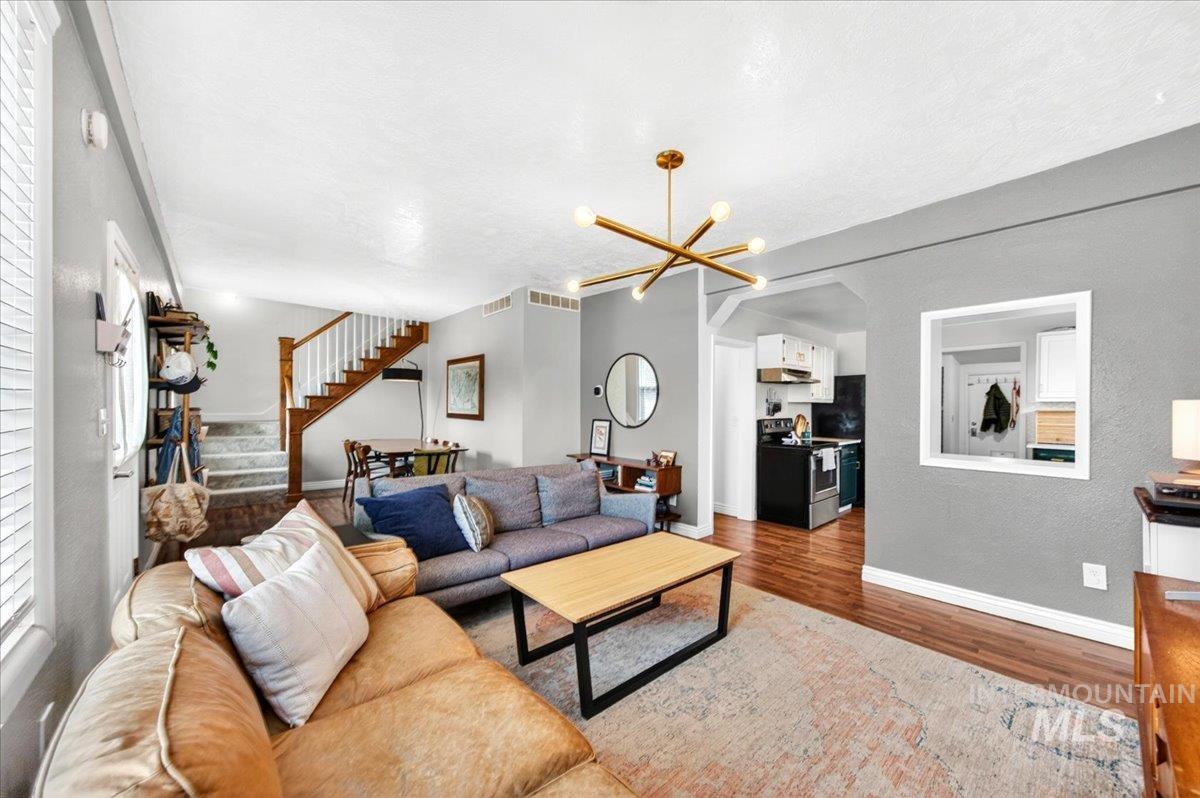 3101 W Targee St, Boise, Idaho 83705, 3 Bedrooms, 2 Bathrooms, Residential For Sale, Price $485,000,MLS 98983178