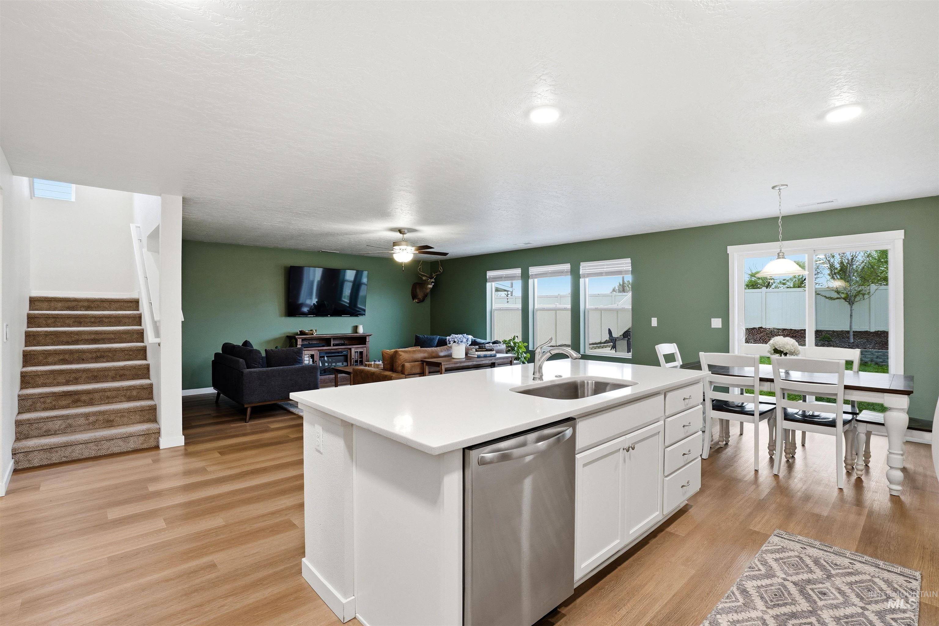10199 W Gladiola St, Star, Idaho 83669, 4 Bedrooms, 3 Bathrooms, Residential For Sale, Price $559,000,MLS 98983179