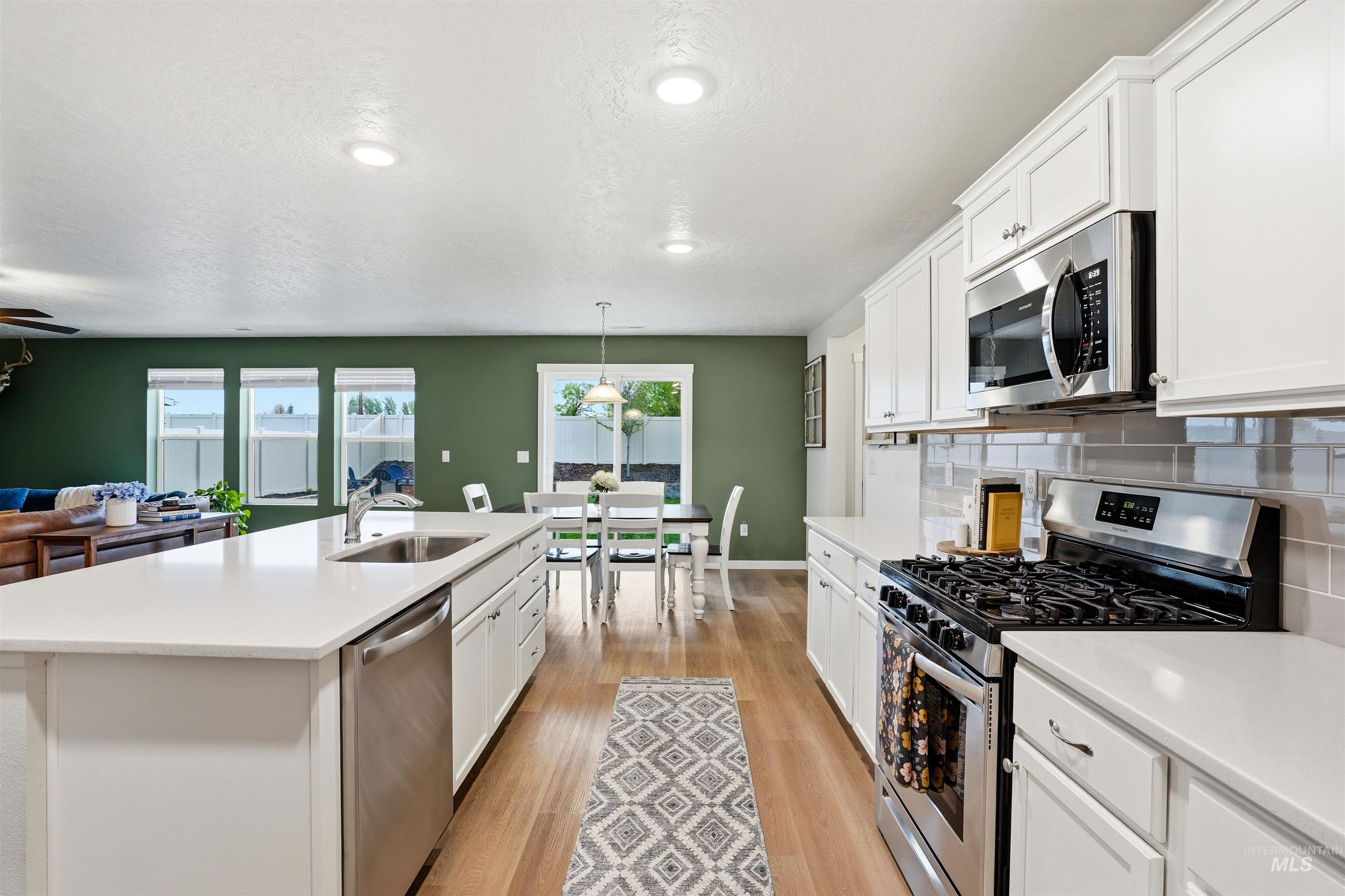 10199 W Gladiola St, Star, Idaho 83669, 4 Bedrooms, 3 Bathrooms, Residential For Sale, Price $559,000,MLS 98983179