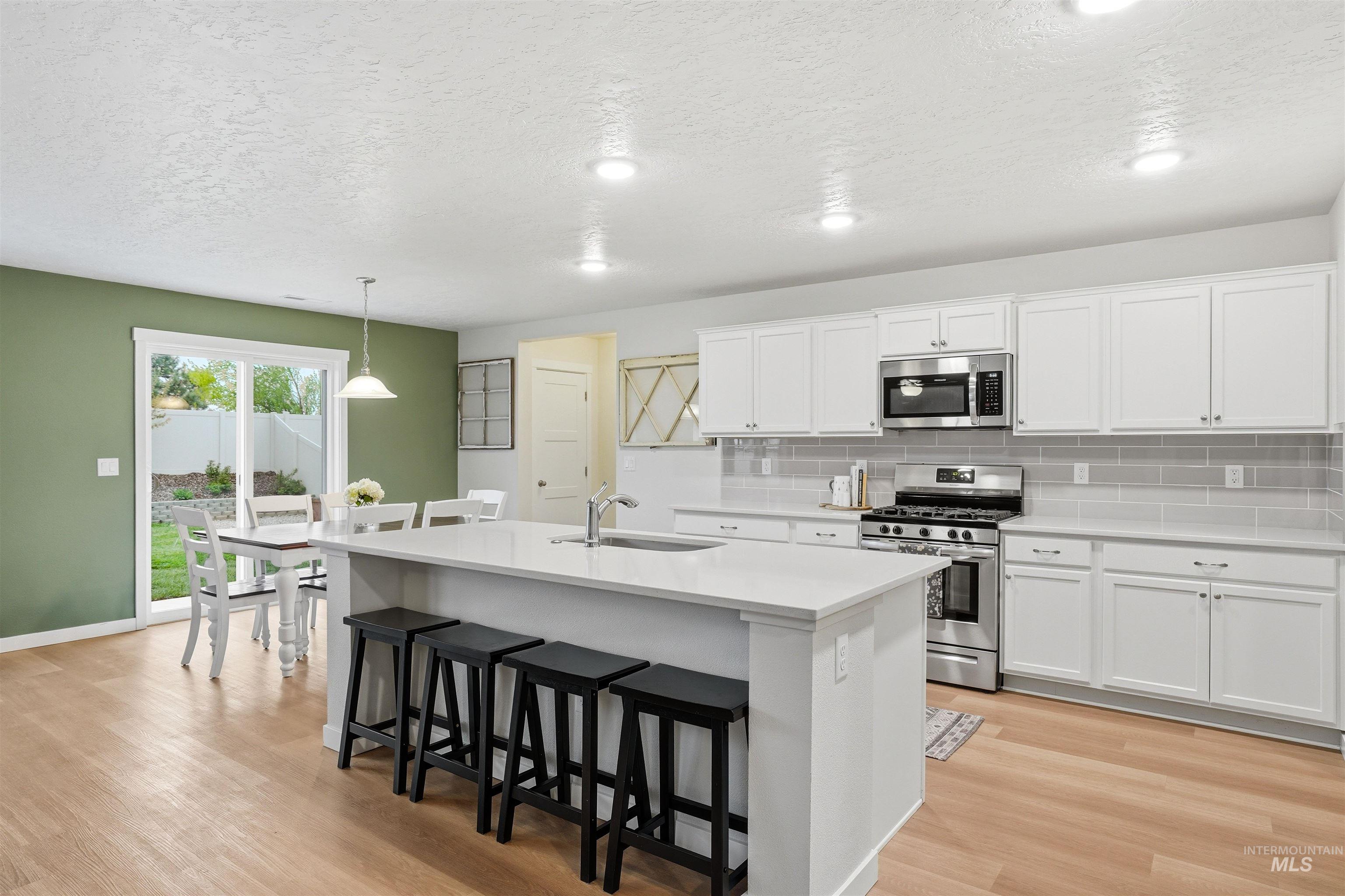 10199 W Gladiola St, Star, Idaho 83669, 4 Bedrooms, 3 Bathrooms, Residential For Sale, Price $559,000,MLS 98983179