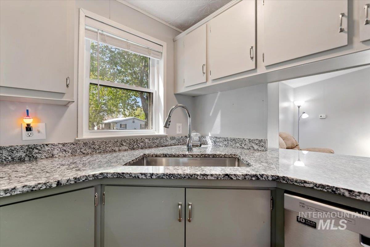 714 Round Valley St, Nampa, Idaho 83687, 2 Bedrooms, 2 Bathrooms, Residential For Sale, Price $129,900, 98983181