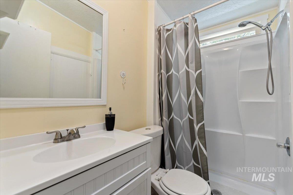 714 Round Valley St, Nampa, Idaho 83687, 2 Bedrooms, 2 Bathrooms, Residential For Sale, Price $129,900,MLS 98983181