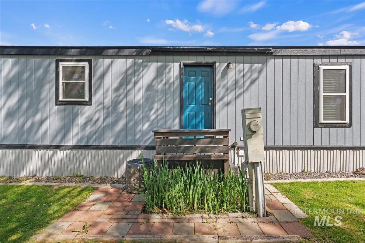 714 Round Valley St, Nampa, Idaho 83687, 2 Bedrooms, 2 Bathrooms, Residential For Sale, Price $129,900, 98983181