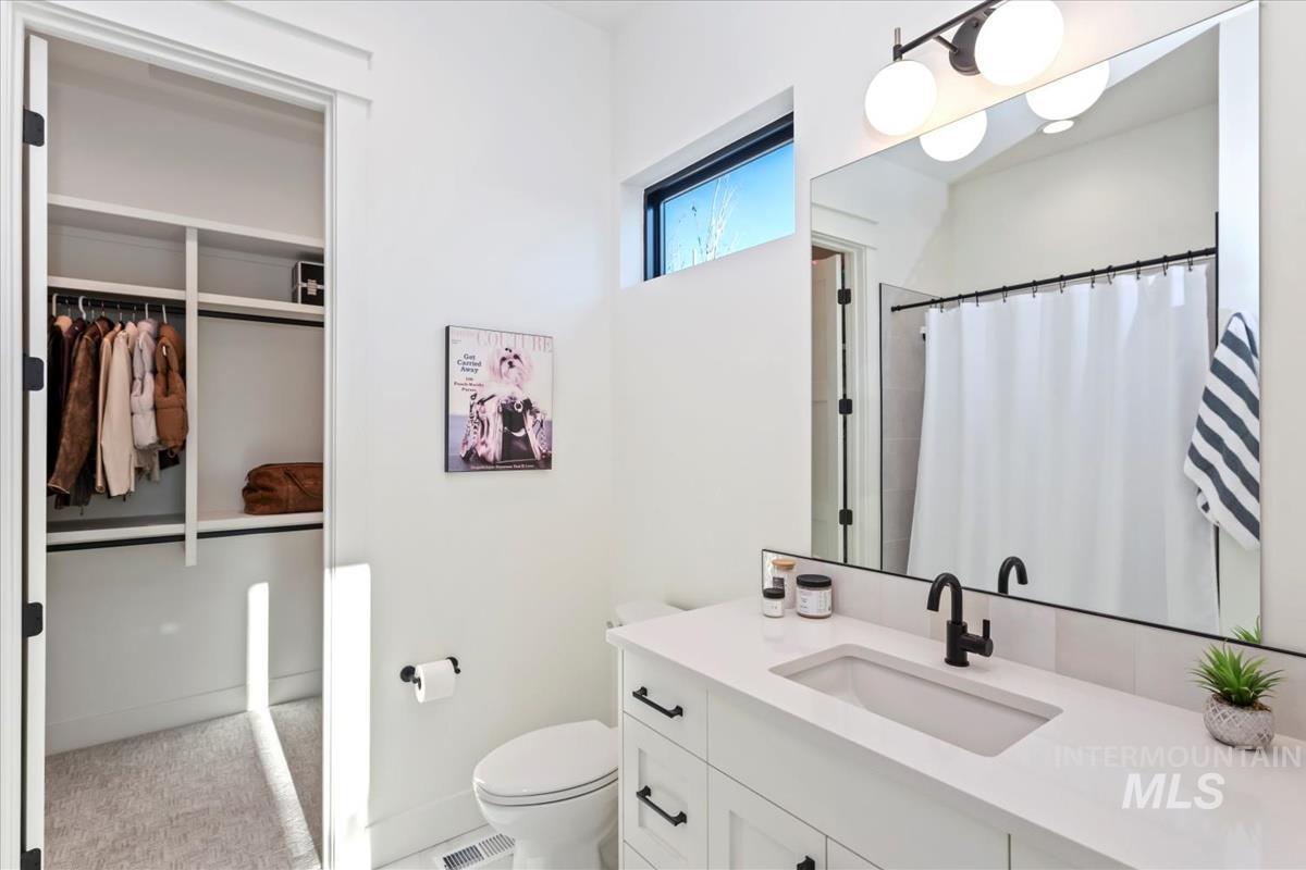 6509 Big Wood Way, Star, Idaho 83669, 4 Bedrooms, 4.5 Bathrooms, Residential For Sale, Price $1,399,000,MLS 98983191