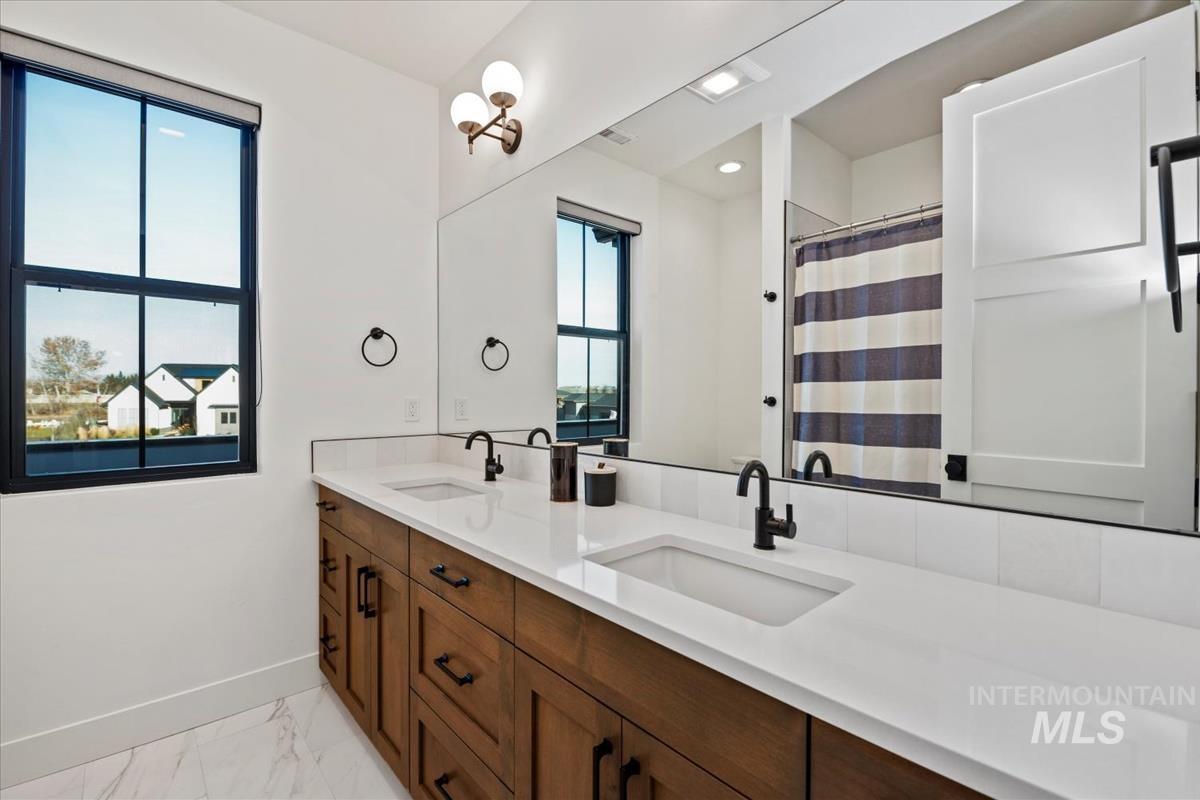 6509 Big Wood Way, Star, Idaho 83669, 4 Bedrooms, 4.5 Bathrooms, Residential For Sale, Price $1,399,000,MLS 98983191