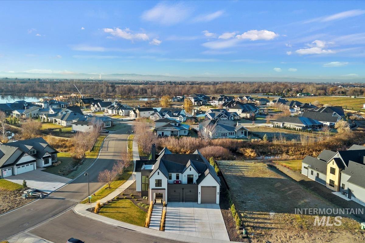 6509 Big Wood Way, Star, Idaho 83669, 4 Bedrooms, 4.5 Bathrooms, Residential For Sale, Price $1,399,000,MLS 98983191