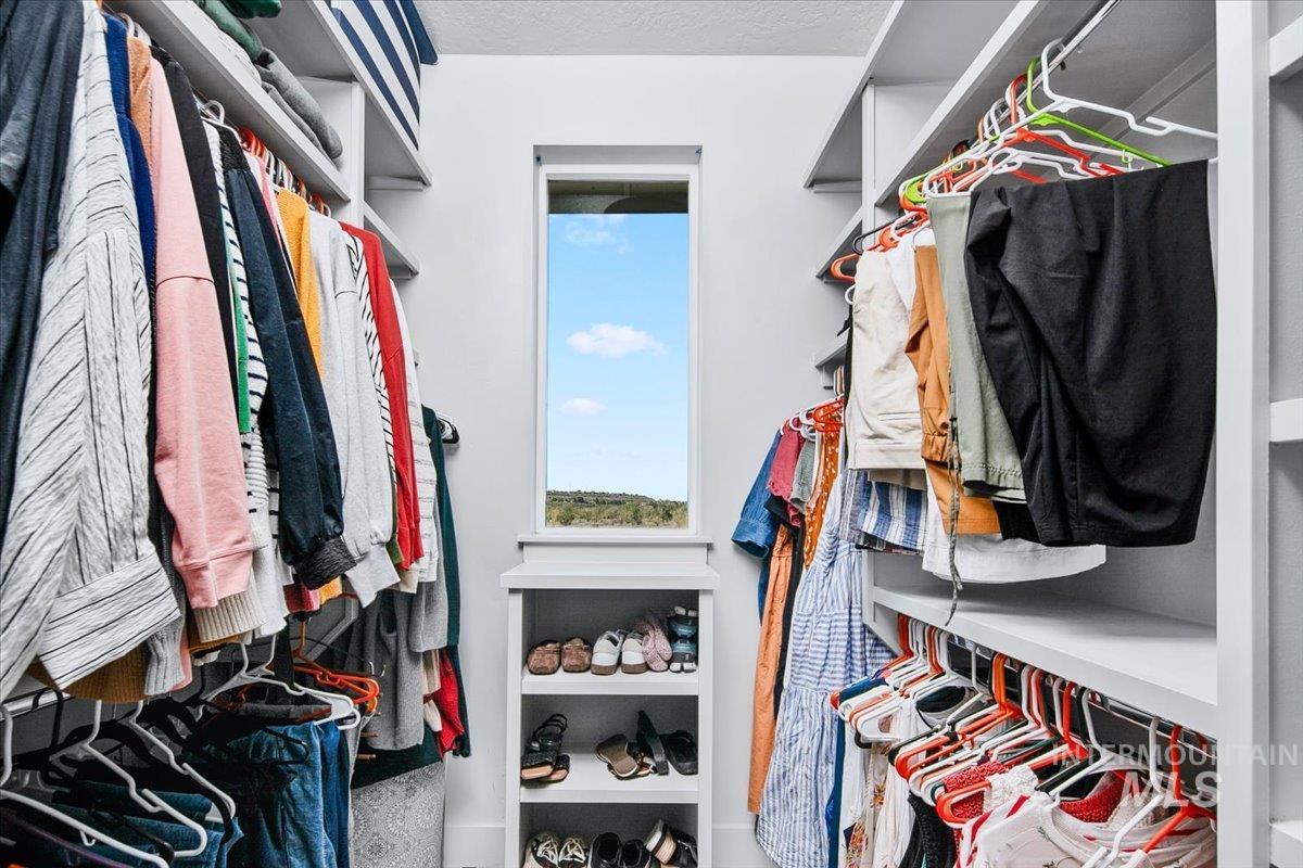 6787 E Warm Springs, Boise, Idaho 83716, 4 Bedrooms, 3 Bathrooms, Residential For Sale, Price $929,900, 98983195